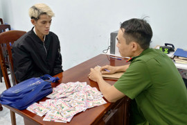 Bắt thanh niên cướp túi xách của người phụ nữ khuyết tật bán vé số