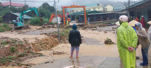 1.500 người dân ở xã miền núi của Quảng Ngãi bị cô lập do sạt lở