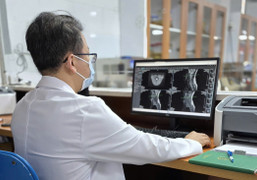 Liệt tứ chi vì 'thú vui' bóng cười