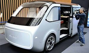 Sharp chuẩn bị tung ra mẫu xe điện ý tưởng có phòng chiếu phim
