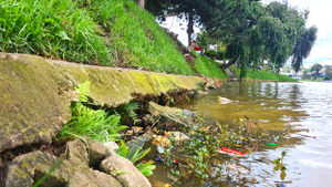 Bờ kè hồ Xuân Hương bị sạt trượt, đe dọa ‘trái tim’ Đà Lạt