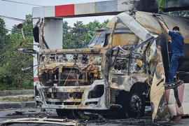Hiện trường xe bồn nổ như bom: Xé toạc cabin, thổi bay cửa kính nhà dân