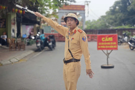 Sở Xây dựng Hà Nội lùi thời gian cấm xe qua cầu Long Biên