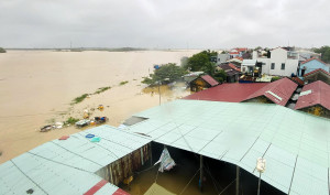 Lũ trên các sông ở Huế và Đà Nẵng đang lên, mực nước trên báo động 3