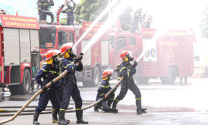 Hơn 550 người diễn tập chữa cháy, cứu người mắc kẹt trong hầm thủy điện