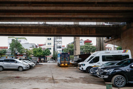 Các bãi xe gầm cầu cạn Hà Nội trước hạn chót 'xoá sổ' ngày 30/10 