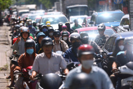 Người dân mong ngóng ngày mở rộng 'tuyến đường ùn tắc nhất TP.HCM'