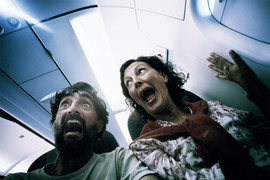 Vì sao khi máy bay đi vào vùng nhiễu động, chúng ta có cảm giác như rơi tự do?