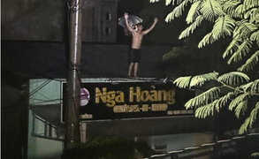 Người dân Đà Nẵng trắng đêm vật lộn với trận lũ lịch sử