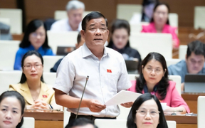 ĐBQH: Cần đột phá về đãi ngộ để cán bộ không phải làm thêm lo cho cuộc sống