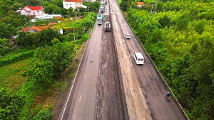 Sửa đường vào mùa mưa, quốc lộ 1 qua Đắk Lắk nhan nhản 'bẫy' nguy hiểm