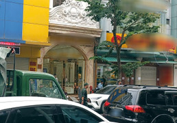 Cảnh sát phong tỏa đường có hàng loạt tiệm vàng nổi tiếng ở Thanh Hóa