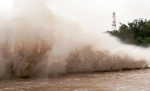 Biển Đông sắp đón cơn bão số 13 cường độ mạnh, khả năng đổ bộ đất liền nước ta