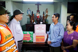 Tổng Bí thư chia sẻ về những thiệt hại do mưa lũ gây ra với người dân Huế