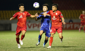 Cầu thủ từng lên U23 Việt Nam ghi bàn phút cuối, cựu vô địch V.League thoát thua