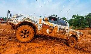 Giải đua xe địa hình Việt Nam: Dàn xe off-road 'cày xới' chảo lửa Đồng Mô