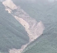 Sạt lở núi ở Đà Nẵng, 1 người bị đất đá vùi lấp tử vong