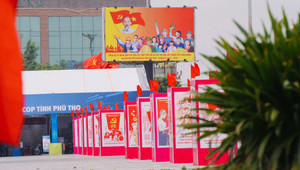 Phú Thọ rực rỡ cờ hoa chào mừng Đại hội Đảng bộ tỉnh lần thứ nhất