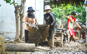 Người dân Lâm Đồng giúp nhau dựng lại từng mái nhà sau sự cố vỡ hồ chứa nước