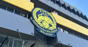 LĐBĐ Malaysia bị cấm dùng tiền nhà nước nộp phạt gian lận nhập tịch