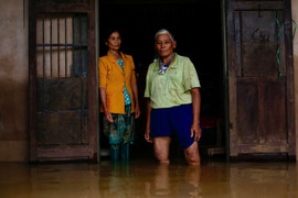 Dân ‘rốn lũ’ ở Huế 1 tuần 3 lần chạy lụt: 'Chúng tôi kiệt sức rồi' 