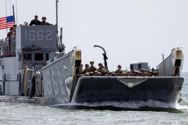 Mỹ không kích tàu nghi chở ma tuý: Màn phô diễn quyền lực của chính quyền Trump?