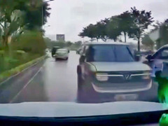 Nữ tài xế lái ô tô đi ngược chiều ở Hà Nội bị phạt 19 triệu đồng