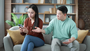 Nghe AI 'nịnh bợ', vợ đòi bán sạch vàng cưới để khởi nghiệp bán hàng