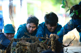 Lực lượng chức năng cùng người dân dọn dẹp sau vụ vỡ hồ chứa nước ở Lâm Đồng