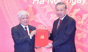 Ông Đỗ Văn Chiến làm Phó Bí thư Thường trực Đảng ủy Quốc hội