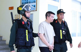 Bắt chồng ca sĩ Đoàn Di Băng: Thu giữ nhiều máy móc sản xuất kem chống nắng giả