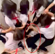 Nguyên nhân nữ sinh cấp 2 ở TP.HCM bị đánh hội đồng dã man ngay trong trường