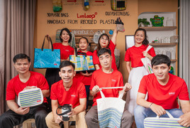 Tái chế nilon thành túi xách, cô gái 9X tạo việc làm cho người khuyết tật