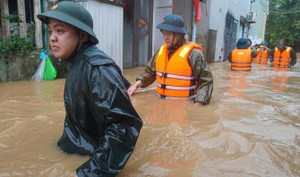 8 tỉnh miền Trung nguy cơ lũ quét, ngập lụt, gió mạnh do bão số 13 Kalmaegi