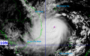 Bão số 13 Kalmaegi mạnh thêm, tiệm cận cấp siêu bão