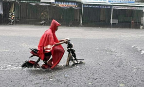 Dự báo thời tiết 7/11: Miền Trung mưa xối xả, nguy cơ cao lũ quét và sạt lở đất