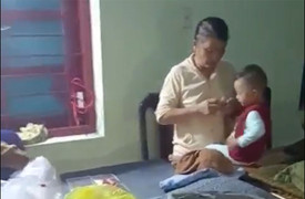 Đắk Lắk: Cứu cặp vợ chồng già và bé 2 tuổi kẹt trong ngôi nhà bị bão giật sập