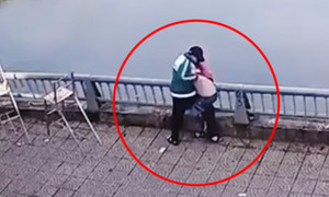 Nam sinh lớp 8 hành hung, đẩy bạn xuống hồ: Mâu thuẫn do cha mẹ bị xúc phạm