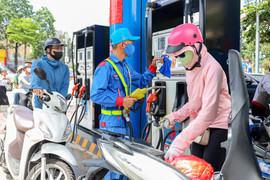 Giá xăng giảm nhẹ, dầu diesel tăng