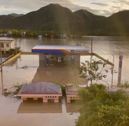 Nhà cửa, đường phố tan hoang sau bão số 13 Kalmaegi