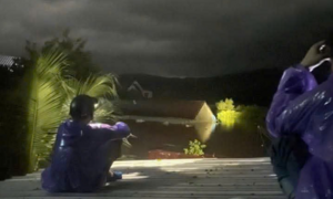 Bão số 13 Kalmaegi suy yếu, nhiều người mắc kẹt chờ cứu