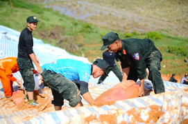 Xuyên đêm 'cứu' hồ thủy lợi nguy cơ vỡ ở Lâm Đồng