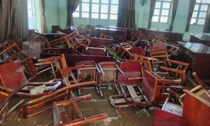 Xót xa trường học tan hoang sau bão Kalmaegi