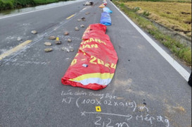  Khởi tố một phụ nữ chặn đường phơi thóc khiến người đi xe máy tử vong