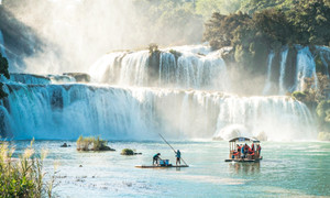 Vẻ hùng vĩ của thác nước lớn nhất Đông Nam Á vào mùa đẹp nhất trong năm