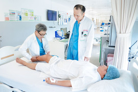 Hợp tác với Nhật Bản: Nâng tầm kỹ thuật thay khớp gối không cắt gân cơ