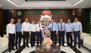 Lãnh đạo Đài Tiếng nói Việt Nam thăm, chúc mừng trường Đại học Nông Lâm TP.HCM