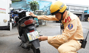 Cục CSGT đề xuất tăng mức xử phạt tài xế cố tình che, bẻ cong biển số