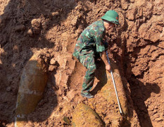 Phát hiện quả bom nặng 350kg khi làm ruộng ở Bắc Ninh