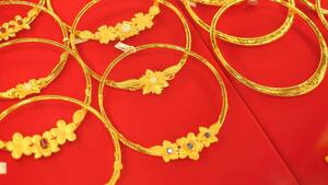 Giá vàng hôm nay 13/11: Tăng mạnh, sắp lấy lại mốc 4.200 USD/ounce